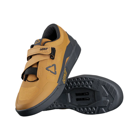 Master your bike with the LEATT Shoe 5.0 Clip. These shoes offer reliable clip-in performance, ensuring a smooth and powerful ride. Whether you're a seasoned rider or new to mountain biking, these shoes provide the support you need to excel on the trails.