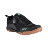 Unleash your biking potential with the LEATT Shoe 6.0 Clip Women. Crafted with female riders in mind, these shoes offer top-tier pedal control and comfort, allowing you to tackle the trails with style and confidence.