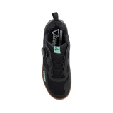 Unleash your biking potential with the LEATT Shoe 6.0 Clip Women. Crafted with female riders in mind, these shoes offer top-tier pedal control and comfort, allowing you to tackle the trails with style and confidence.