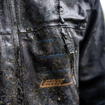Defy the elements with LEATT Jacket MTB AllMtn 5.0 V22. Advanced features for all-day comfort on the trails.