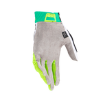 Experience the ultimate feel with LEATT Glove MTB 2.0 X-Flow. Lightweight and vented, these gloves offer superior comfort and protection with microinjected 3D Brush Guard. Get the perfect grip in wet and dry conditions. Try them now!