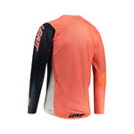 Take your youth's biking adventures to the next level with the LEATT Gravity 4.0 Junior V22 jersey. It's not just a jersey; it's a statement of style and comfort. With improved features and enhanced breathability, this jersey is designed to keep young riders cool and comfortable during their rides. Whether they're hitting the trails or mastering downhill runs, this jersey will be their trusted companion.