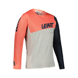 Take your youth's biking adventures to the next level with the LEATT Gravity 4.0 Junior V22 jersey. It's not just a jersey; it's a statement of style and comfort. With improved features and enhanced breathability, this jersey is designed to keep young riders cool and comfortable during their rides. Whether they're hitting the trails or mastering downhill runs, this jersey will be their trusted companion.