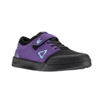 Fuel your young rider's passion for biking with the LEATT Shoe 2.0 Flat Junior. These shoes are specially designed to offer optimal pedal contact, keeping them securely connected to the bike. Whether they're tackling challenging trails or perfecting their skills, these shoes provide the confidence and support they need to explore and excel in the world of mountain biking.
