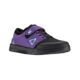 Fuel your young rider's passion for biking with the LEATT Shoe 2.0 Flat Junior. These shoes are specially designed to offer optimal pedal contact, keeping them securely connected to the bike. Whether they're tackling challenging trails or perfecting their skills, these shoes provide the confidence and support they need to explore and excel in the world of mountain biking.