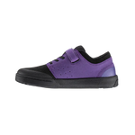 Fuel your young rider's passion for biking with the LEATT Shoe 2.0 Flat Junior. These shoes are specially designed to offer optimal pedal contact, keeping them securely connected to the bike. Whether they're tackling challenging trails or perfecting their skills, these shoes provide the confidence and support they need to explore and excel in the world of mountain biking.