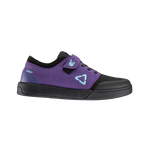 Fuel your young rider's passion for biking with the LEATT Shoe 2.0 Flat Junior. These shoes are specially designed to offer optimal pedal contact, keeping them securely connected to the bike. Whether they're tackling challenging trails or perfecting their skills, these shoes provide the confidence and support they need to explore and excel in the world of mountain biking.