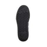 Fuel your young rider's passion for biking with the LEATT Shoe 2.0 Flat Junior. These shoes are specially designed to offer optimal pedal contact, keeping them securely connected to the bike. Whether they're tackling challenging trails or perfecting their skills, these shoes provide the confidence and support they need to explore and excel in the world of mountain biking.