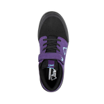 Fuel your young rider's passion for biking with the LEATT Shoe 2.0 Flat Junior. These shoes are specially designed to offer optimal pedal contact, keeping them securely connected to the bike. Whether they're tackling challenging trails or perfecting their skills, these shoes provide the confidence and support they need to explore and excel in the world of mountain biking.