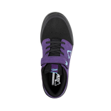 Fuel your young rider's passion for biking with the LEATT Shoe 2.0 Flat Junior. These shoes are specially designed to offer optimal pedal contact, keeping them securely connected to the bike. Whether they're tackling challenging trails or perfecting their skills, these shoes provide the confidence and support they need to explore and excel in the world of mountain biking.