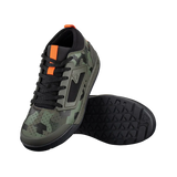 Take your mountain biking skills to the next level with the LEATT Shoe 3.0 Flat. These shoes are engineered to provide optimal pedal contact, stability, and grip. Whether you're navigating technical descents or powering up steep climbs, these shoes offer the support you need to conquer any trail with confidence.
