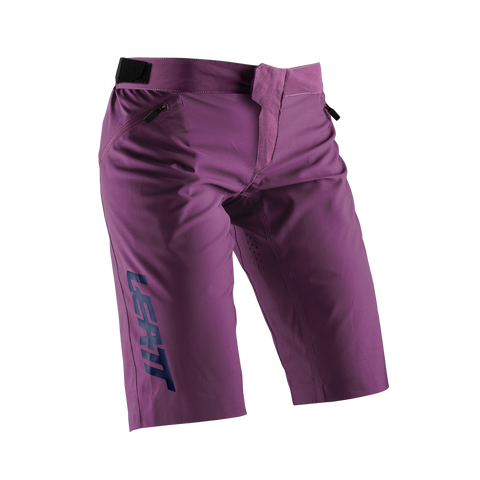 Elevate your trail experience with LEATT Shorts MTB AllMtn 2.0 Women V22. Crafted for female riders, these shorts offer style, comfort, and durability for an exceptional ride.